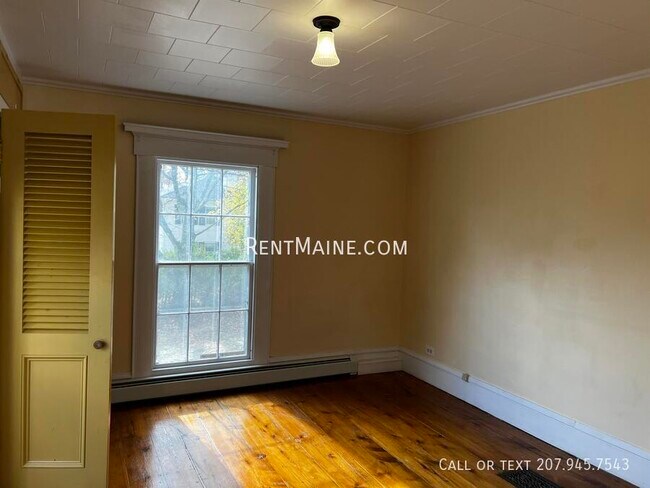 Building Photo - 92 Main Rd N