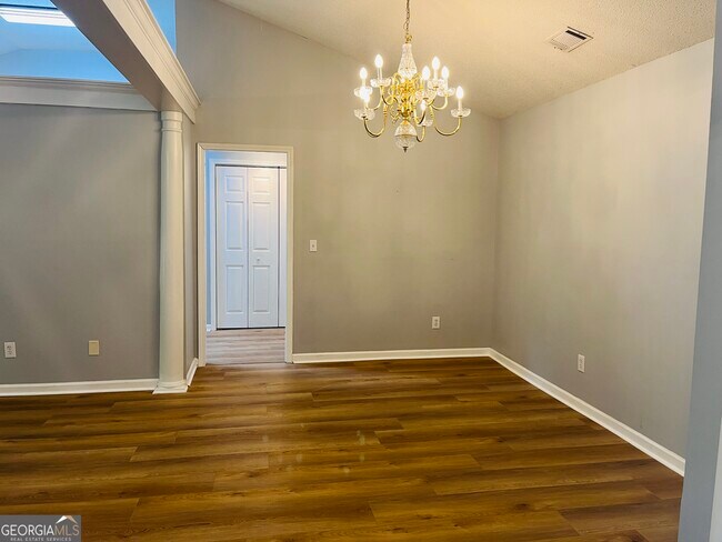 Building Photo - 165 River Park Dr