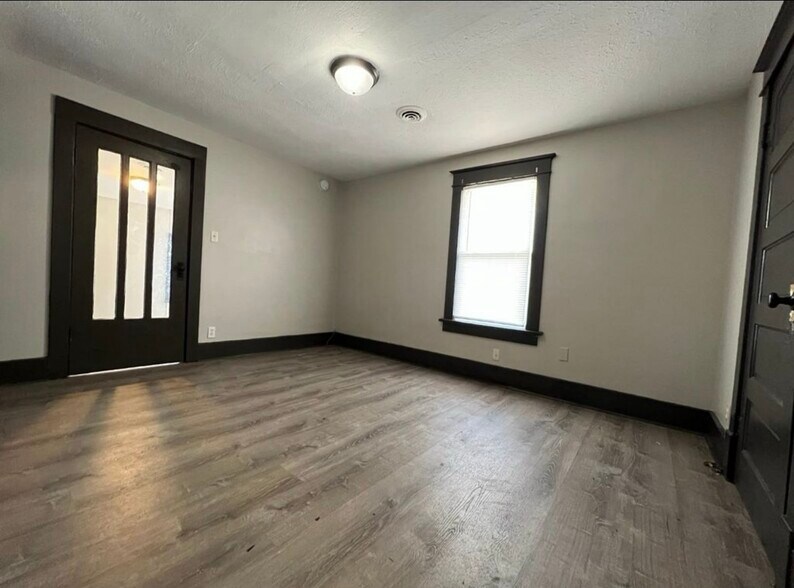 Building Photo - 605 Linwood Ave