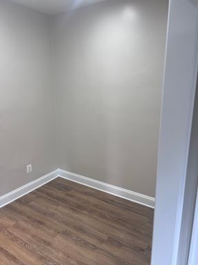 Building Photo - 8611 Flower Ave - Unit 1  - Sunny 2 Bed in Tacoma Park!  Pet’s Allowed! Parking!