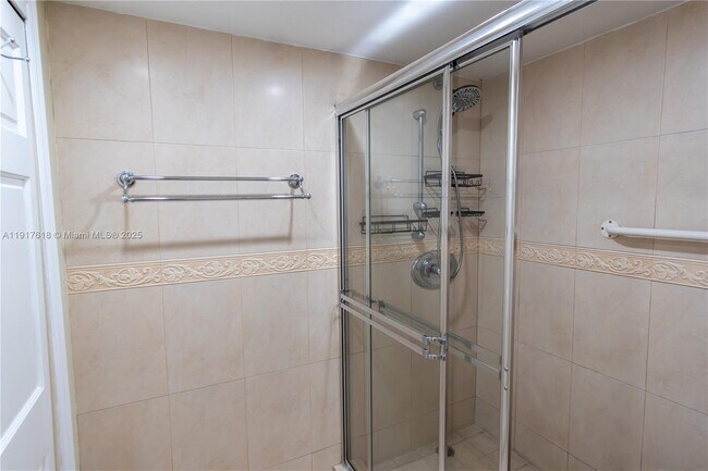 Building Photo - 145 SE 25th Rd