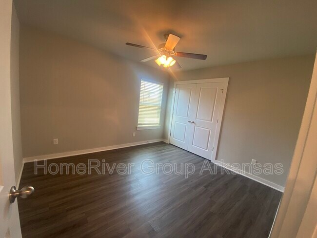 Building Photo - 418 N Mojave St