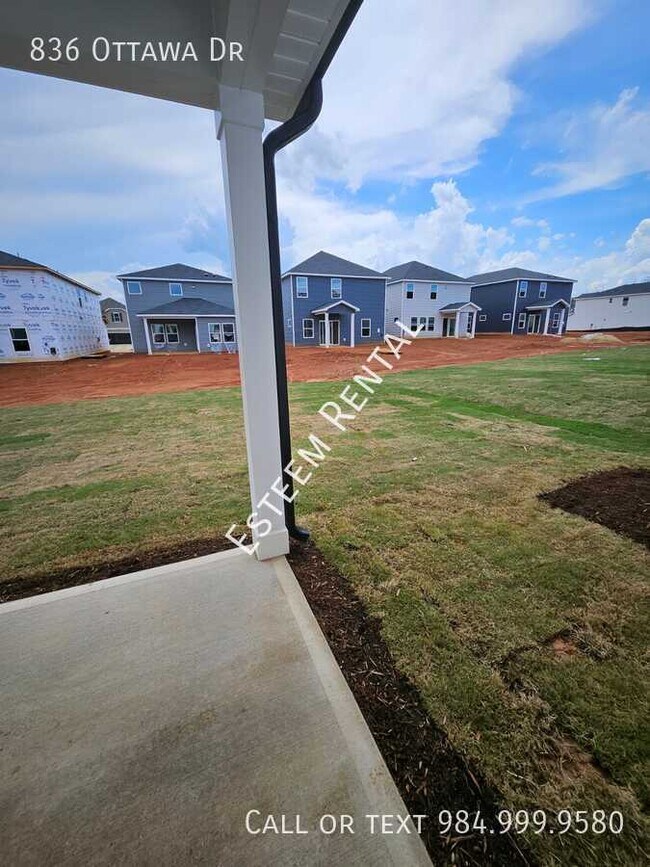 Building Photo - 836 Ottawa Dr