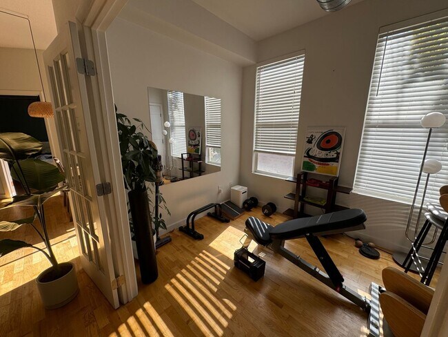 Building Photo - Charming 2BR Unit in Denver