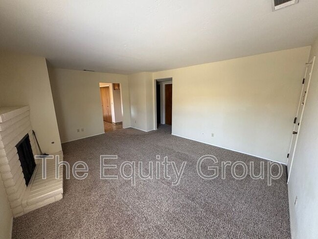 Building Photo - 811 W Arlen Ct