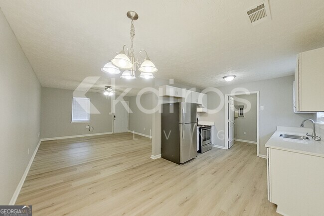 Building Photo - 320 Deer Park Dr
