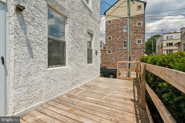 Building Photo - 270 Dupont St