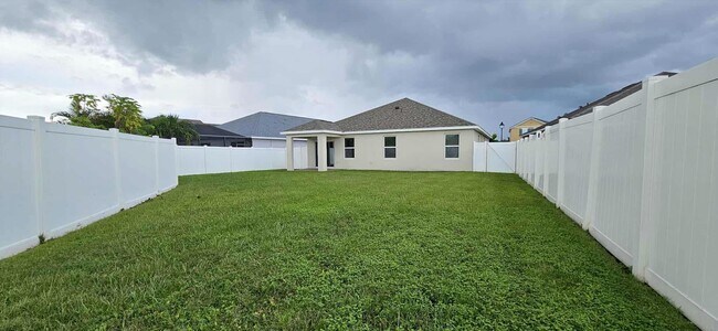 Building Photo - 318 Gris Sky Ln