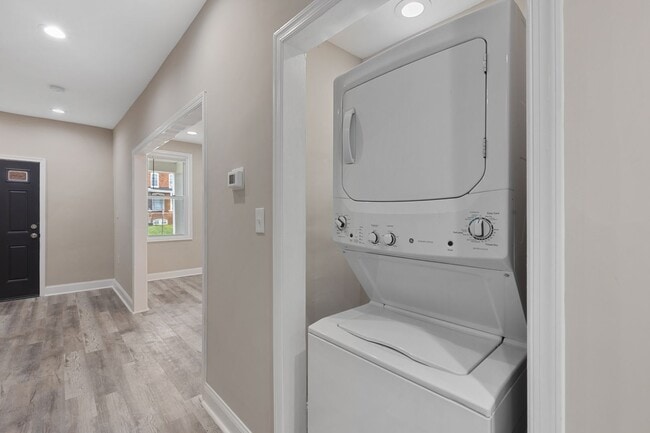 Building Photo - Newly Renovated 4-Bedroom Townhome for Rent