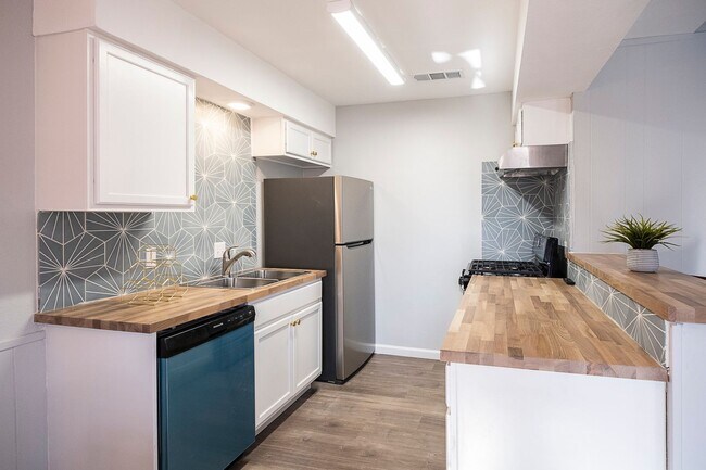 Building Photo - 4900 Hawk Cove