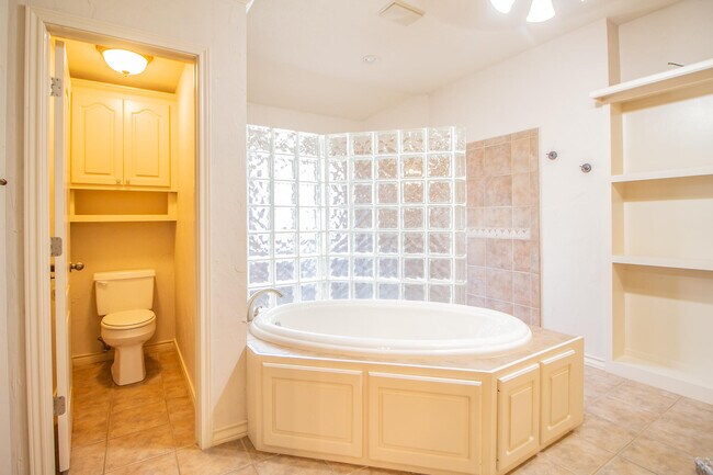 Building Photo - 5402 158th St