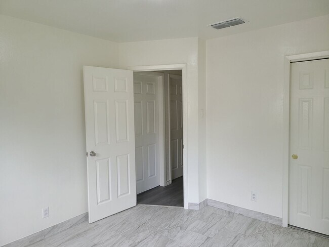 Building Photo - 4406 Desert View Dr