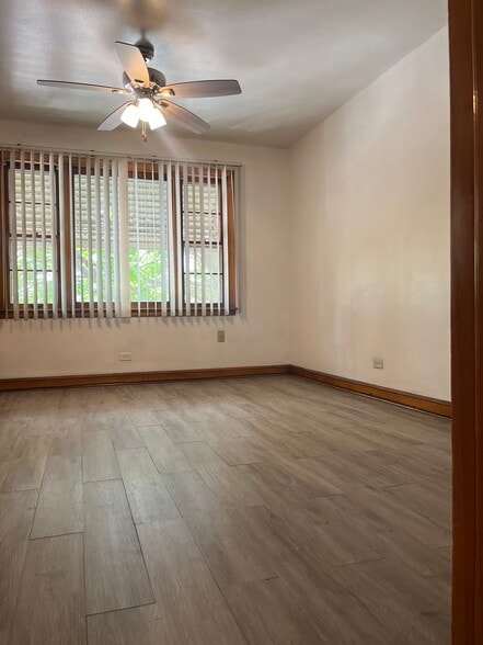 Building Photo - 7159 S Sacramento Ave
