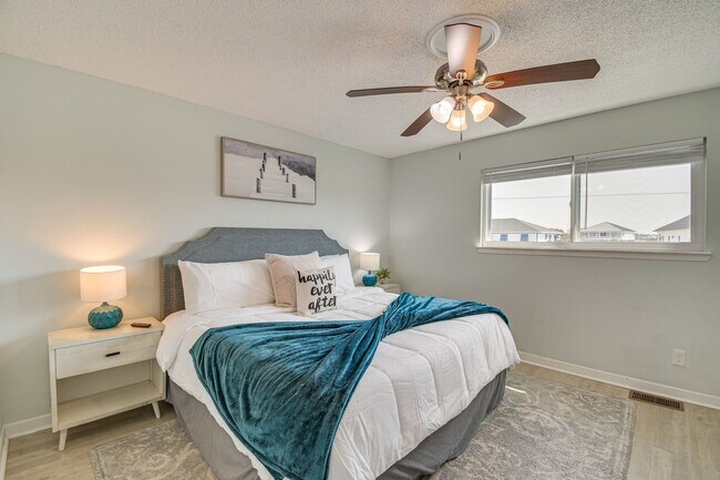 Building Photo - FULLY FURNISHED!!! 2 BEDROOM TOWNHOME IN P...