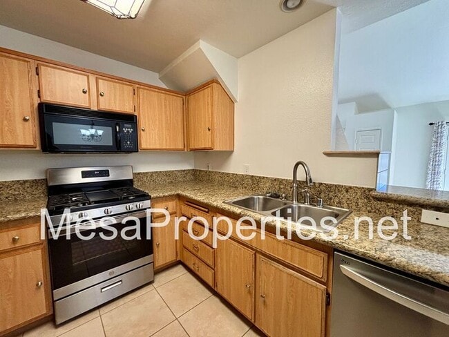 Building Photo - 932 W Arrow Hwy