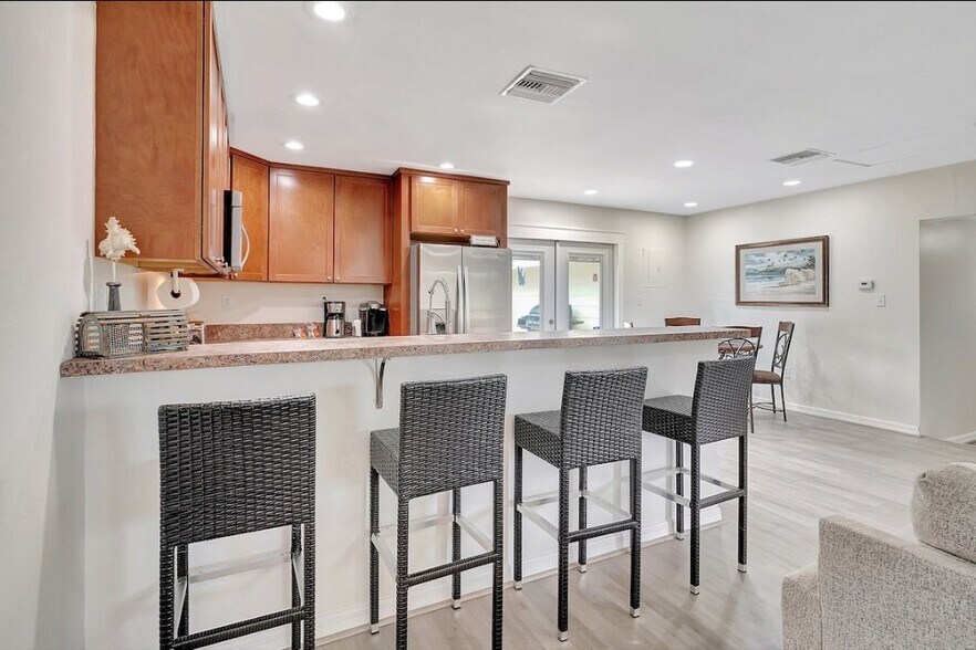 Building Photo - 16360 N Oleander Dr