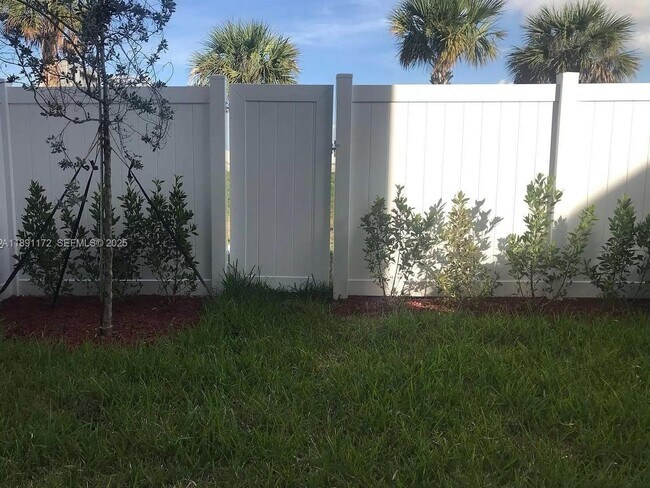 Building Photo - 10401 W 32nd Ln