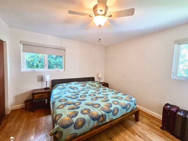 Building Photo - Lovely 4 BR/2 BA Single-Family Home in Sil...