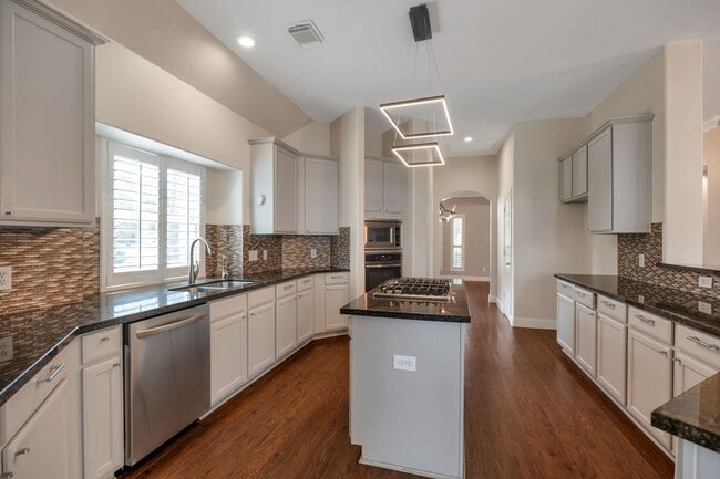 Building Photo - 2315 Blue Water Bay Dr