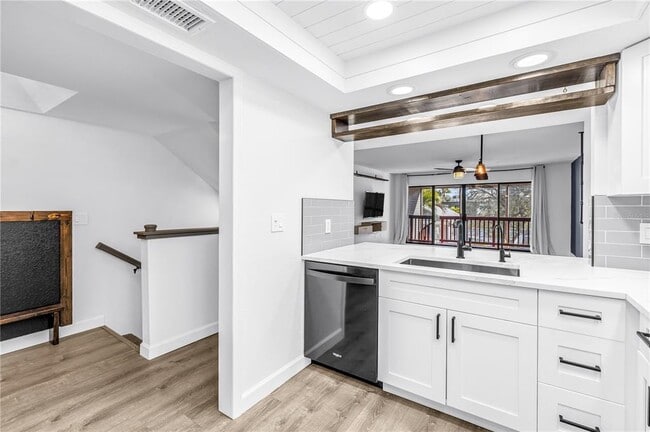 Building Photo - 9613 Tara Cay Ct