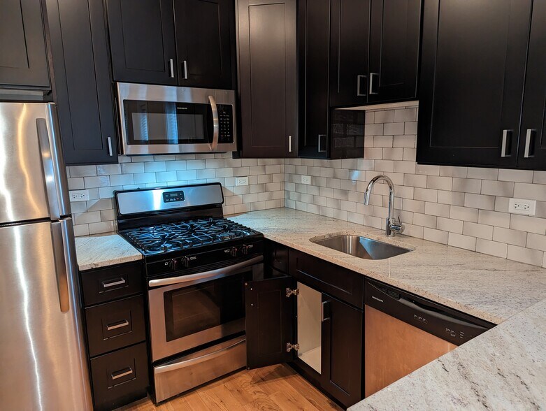 Building Photo - 2203 W Eastwood Ave