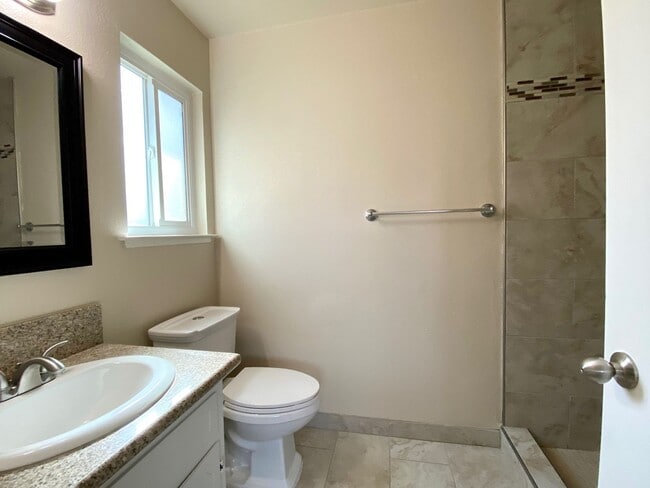 Building Photo - $2,150 Gettysburg & Minnewawa, 3 Bedroom - Across From Tarpey Elementary