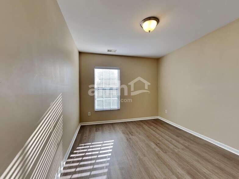 Building Photo - 241 Emerald Isle Dr