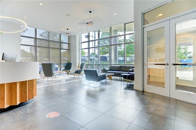 Building Photo - 603 Davis St