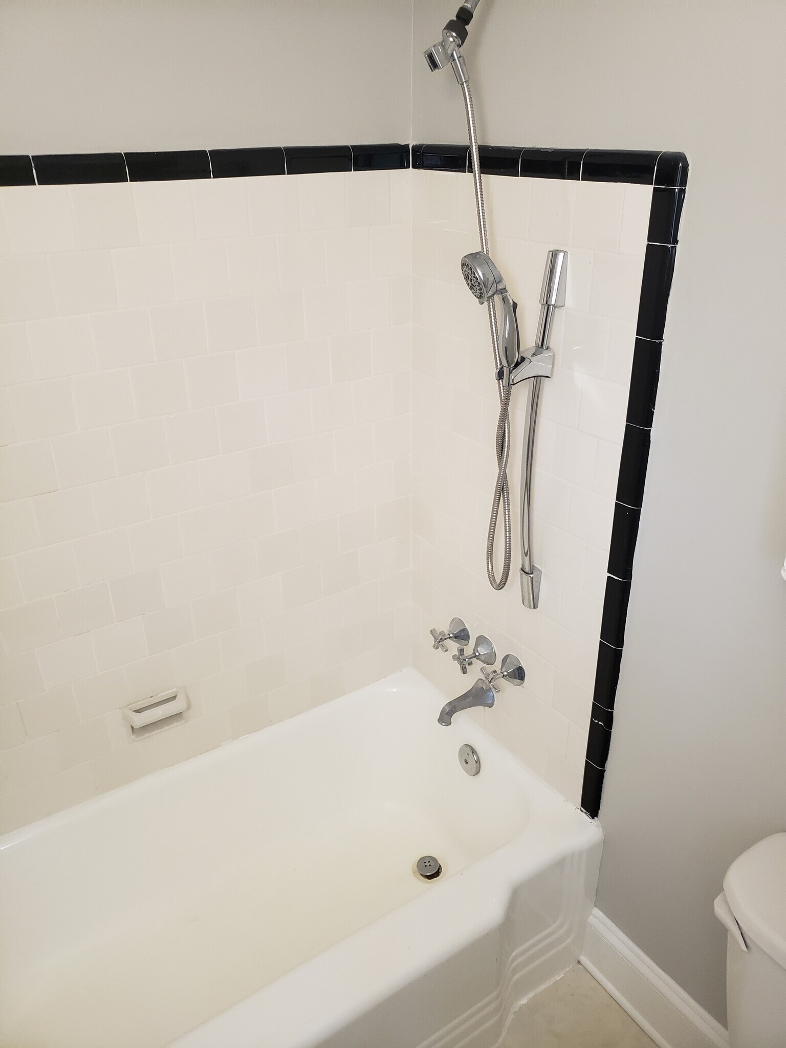 Building Photo - 4101 Roland Ave