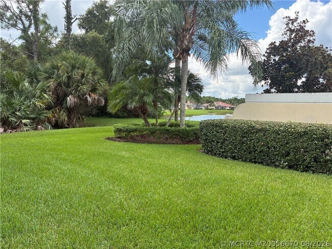 Building Photo - 9097 SE Retreat Dr