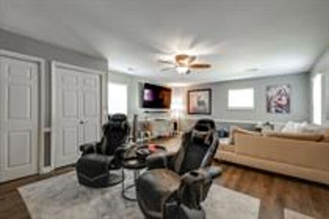 Building Photo - Beautiful Brick Home In A Desirable Location