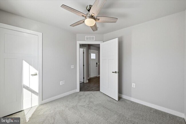 Building Photo - 313 Switchgrass Ct