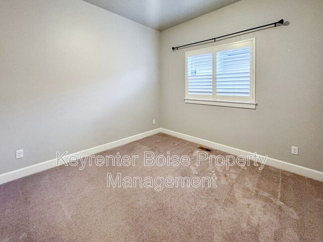 Building Photo - 6614 N Big Cedar Way