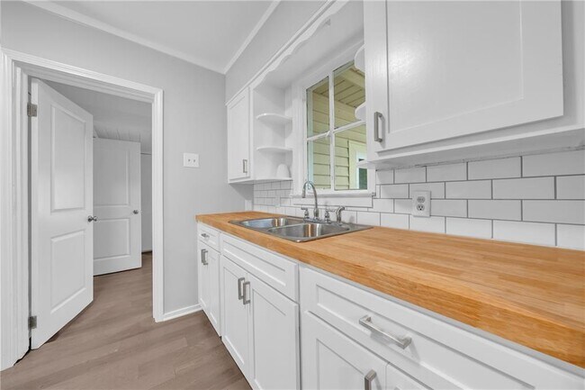 Building Photo - 4805 Chaudron Dr