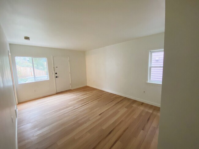 Master bedroom - 2608 E Madison St