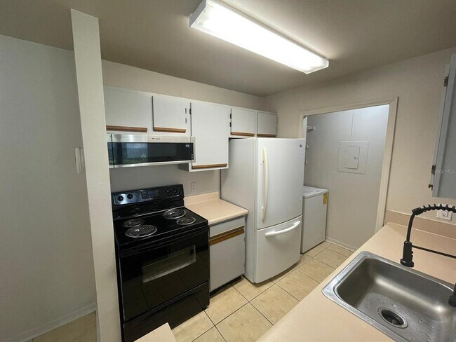 Building Photo - 6100 Westgate Dr