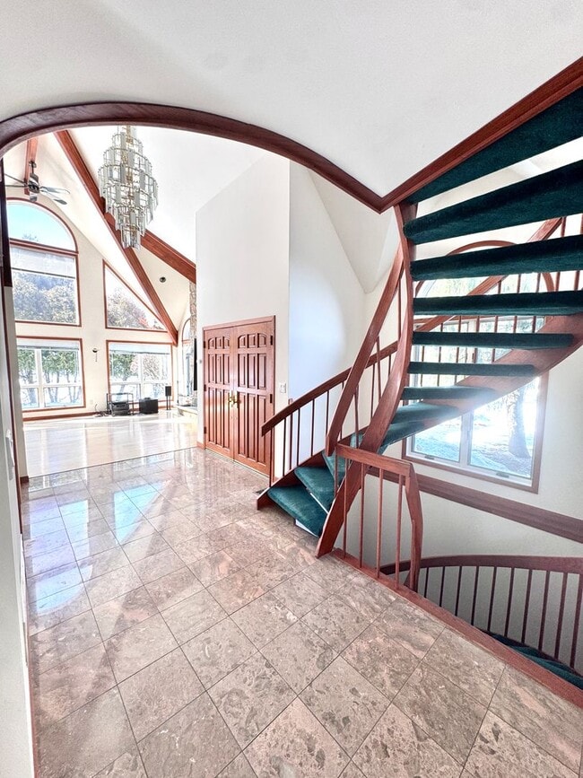 Building Photo - GRAND FIVE BEDROOM HOME