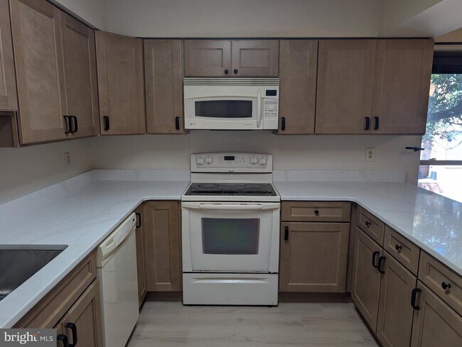 Building Photo - 215 N 23rd St