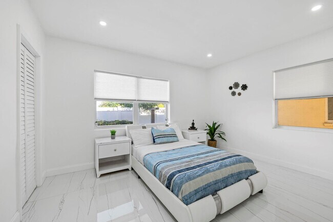 Building Photo - 1260 SW 32nd St