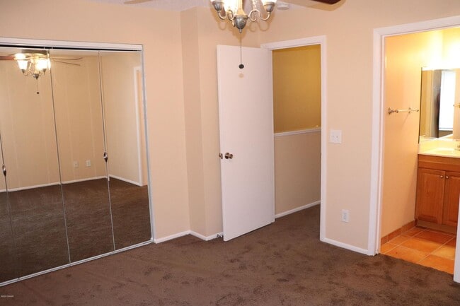 Building Photo - Two Story Townhome