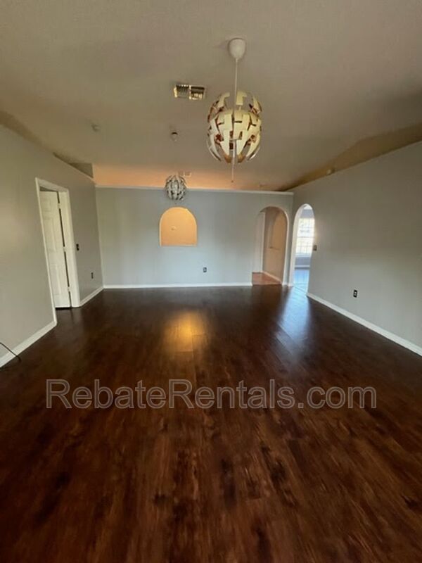Building Photo - 10538 Lantana Lakes Dr N