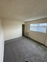 Building Photo - 956 Apgar St