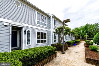 Building Photo - 49 Hawthorne Ct NE