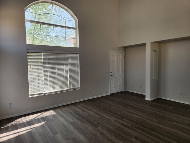 Building Photo - Sundance golf community home, 3 car garage, RV gate