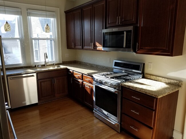 Building Photo - 3272 N Hackett Ave