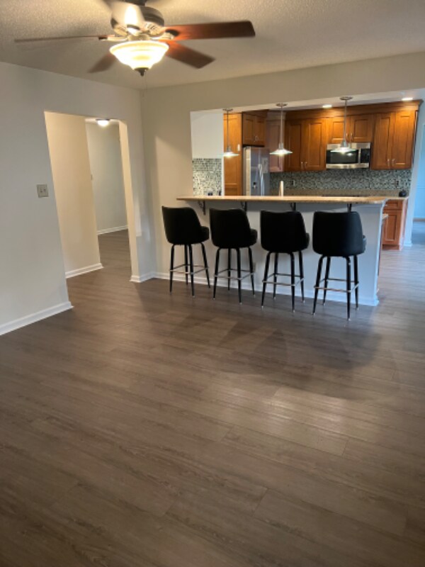 Building Photo - 2633 Pender Dr