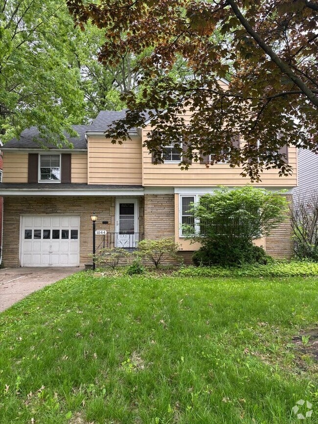 Building Photo - Charming 3 beds 1.5 baths in South Euclid!