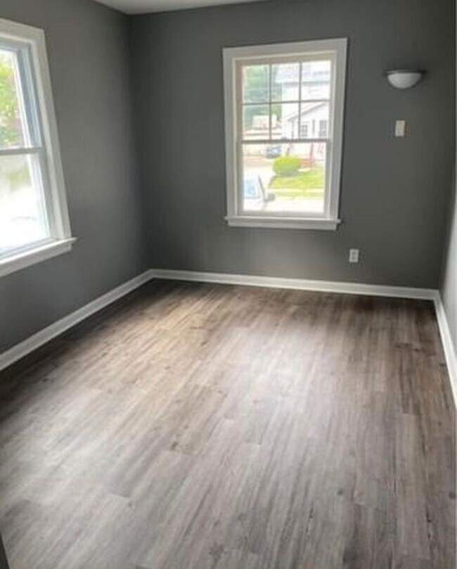 Building Photo - Hunt972