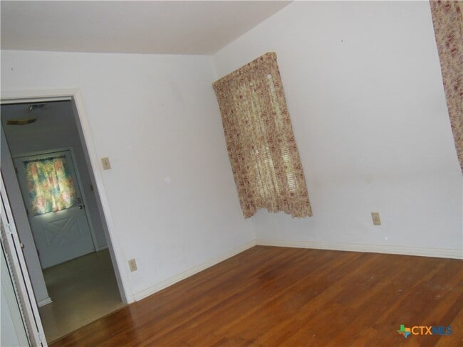 Building Photo - 391 Oakcrest Dr