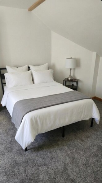 Building Photo - 316 Halle Dr